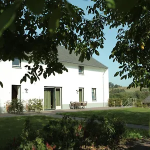 https://hoeve-kroonen.valkenburgaandegeul-hotels.com